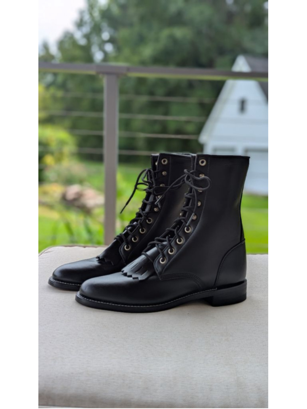 Women's Justin Black Leather Lace Up Boots with Brown Soles Size 6